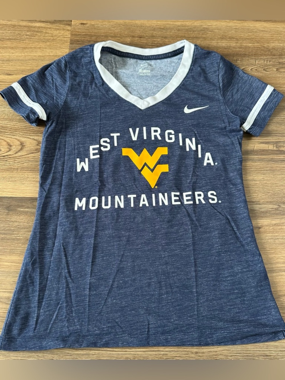 NIKE West Virginia Mountaineers V-Neck T-Shirt Womens XS NCAA Tee Blue Sport EUC
